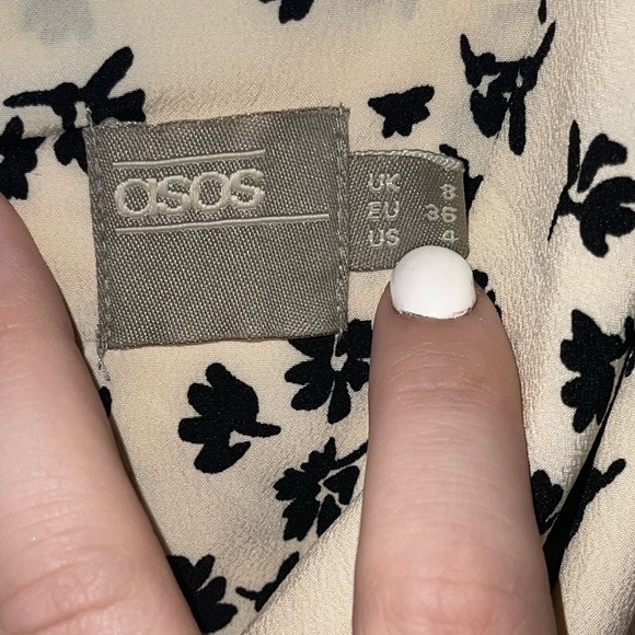 ASOS White Black Floral Tie Front Cutout Pom Pom Hem Jumpsuit Size 4 - Picture 7 of 8